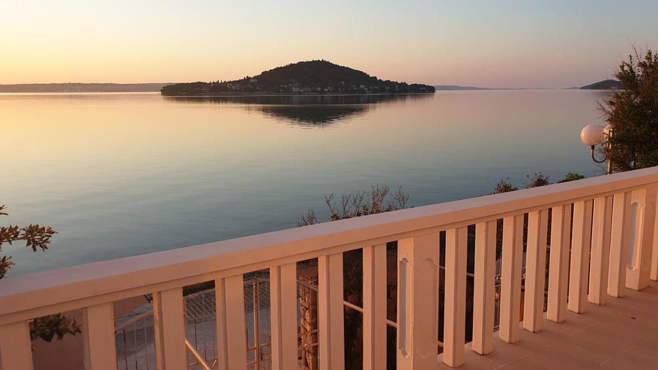 Home With A Unique View Преко Екстериор снимка
